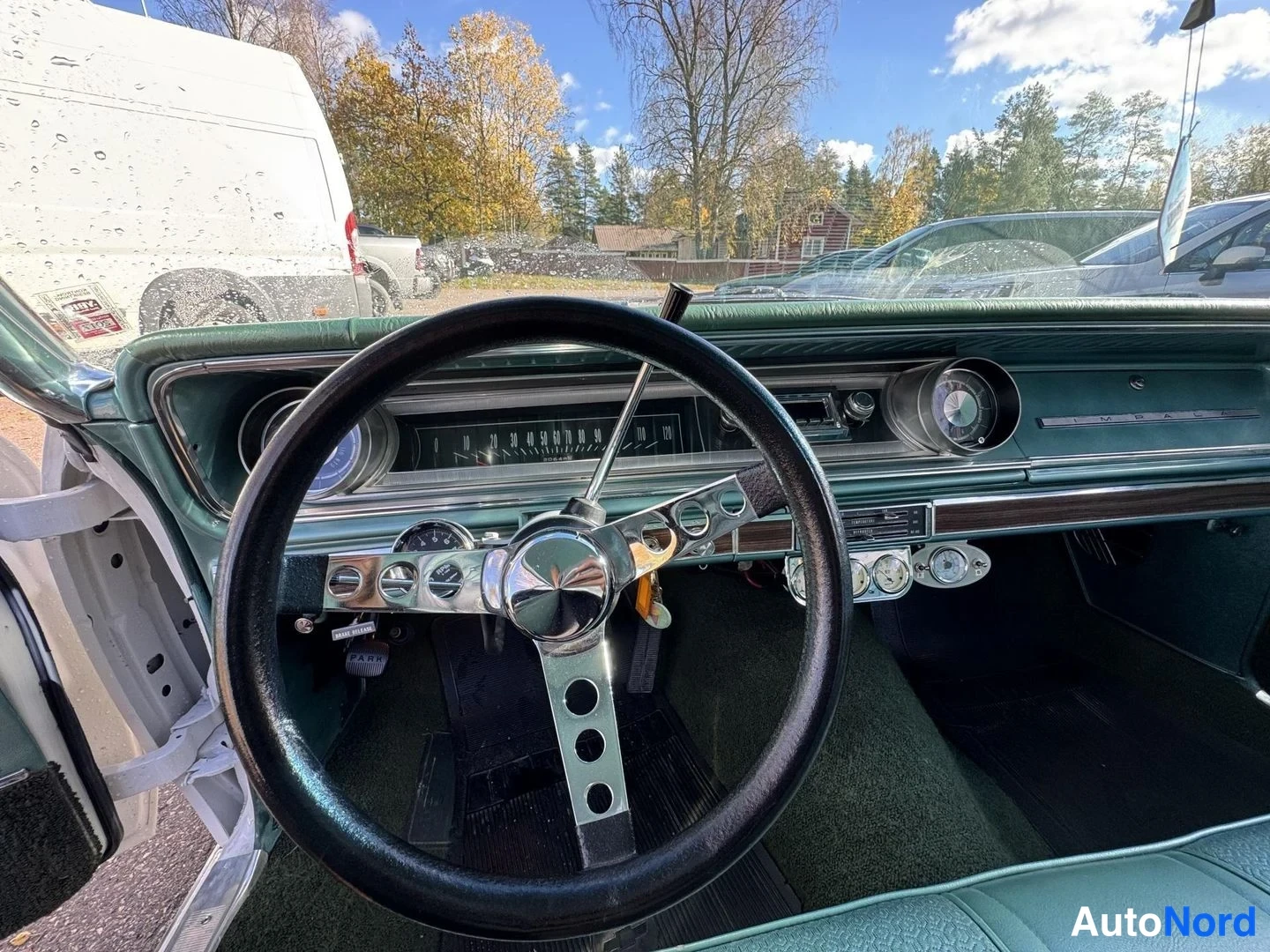 Valkoinen Chevrolet Impala 1965, ohjaamo, kuva 17