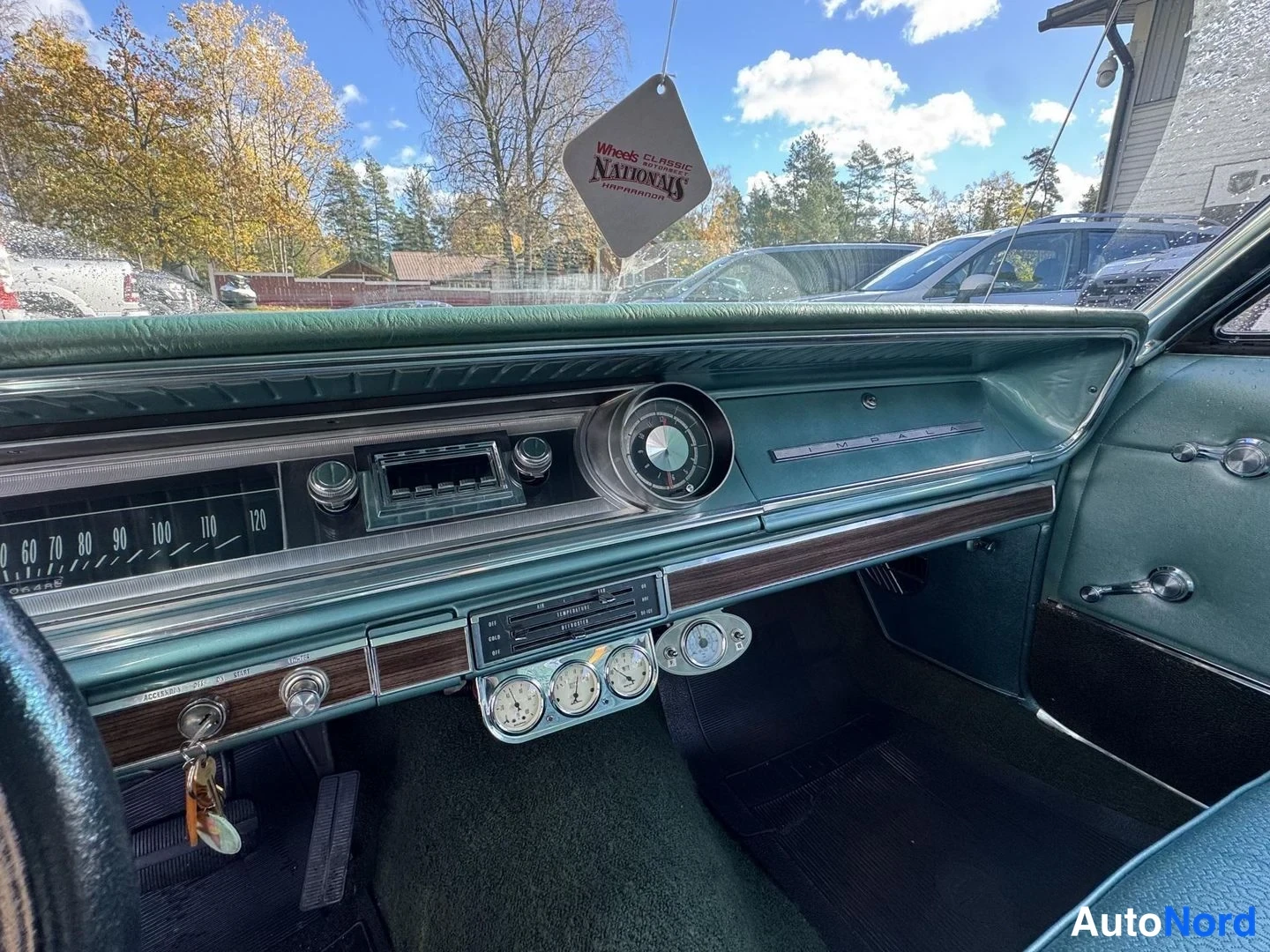 Valkoinen Chevrolet Impala 1965, ohjaamo, kuva 13