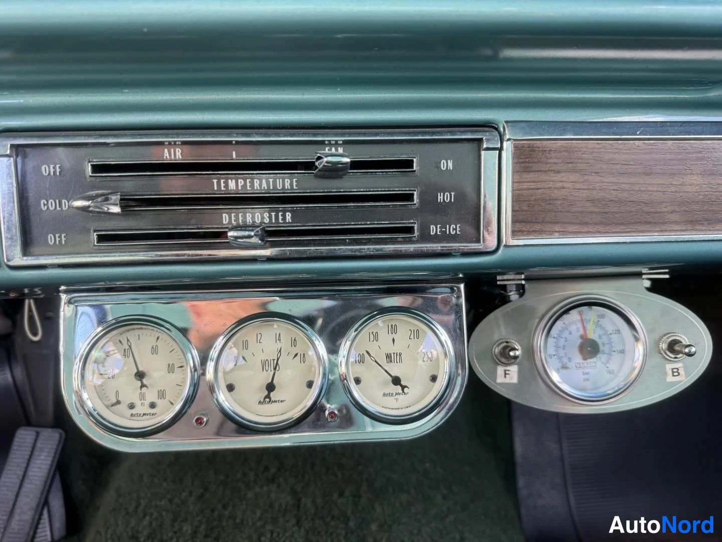 Valkoinen Chevrolet Impala 1965, yksityiskohta, kuva 27
