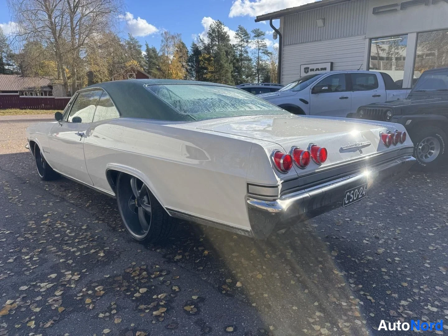 Valkoinen Chevrolet Impala 1965, takaviisto, kuva 10