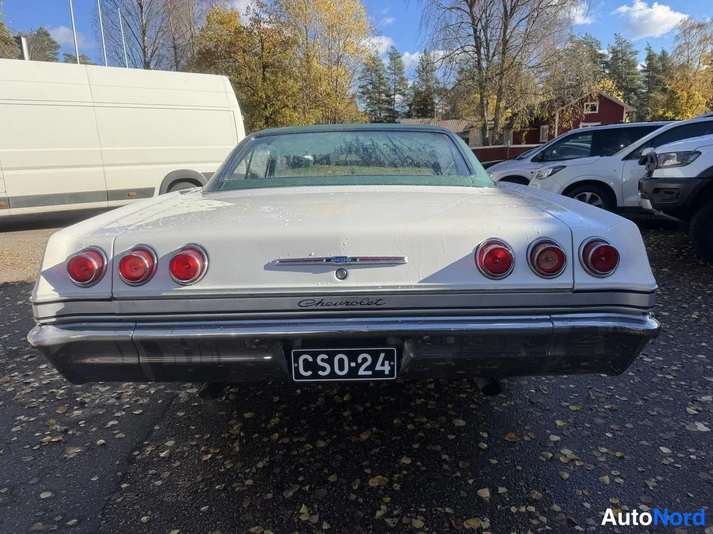 Valkoinen Chevrolet Impala 1965, takaa, kuva 12
