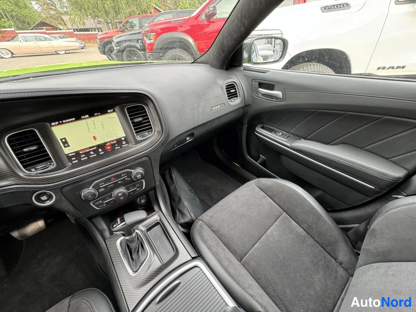 Vihreä Dodge Charger 2024, ohjaamo, kuva 9
