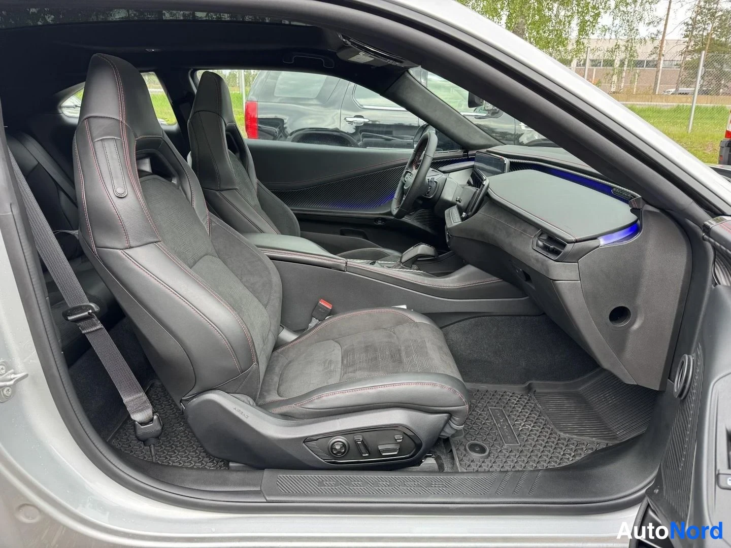 Hopea Dodge Charger 2025, etuistuimet, kuva 16