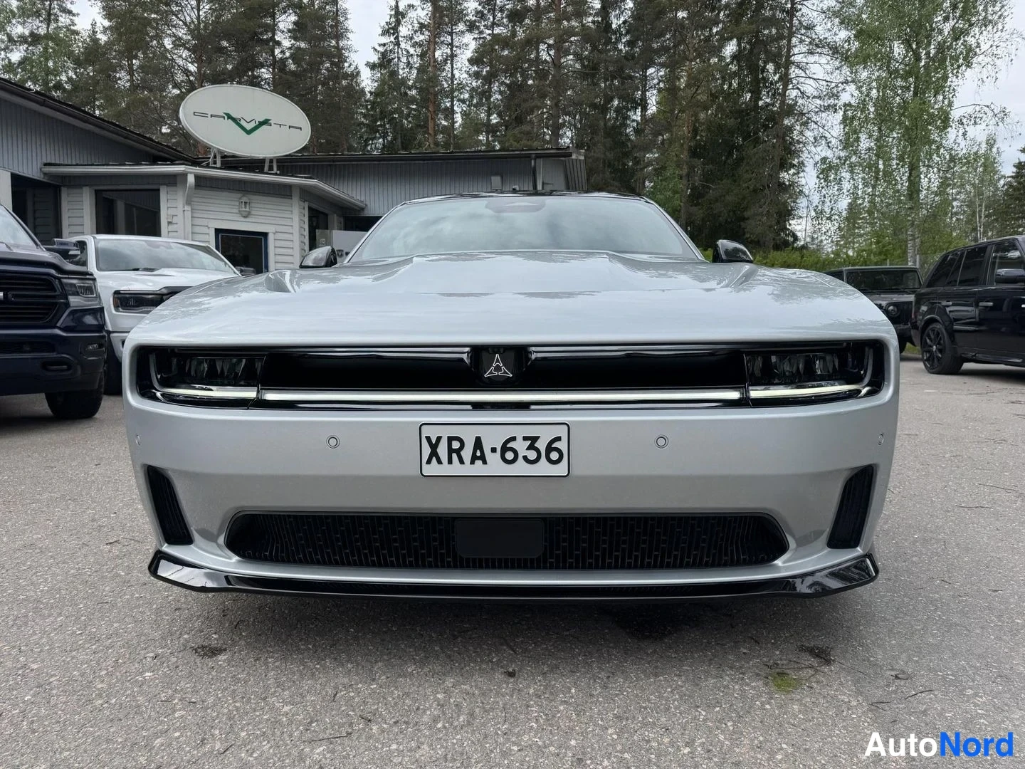 Hopea Dodge Charger 2025, edestä, kuva 3