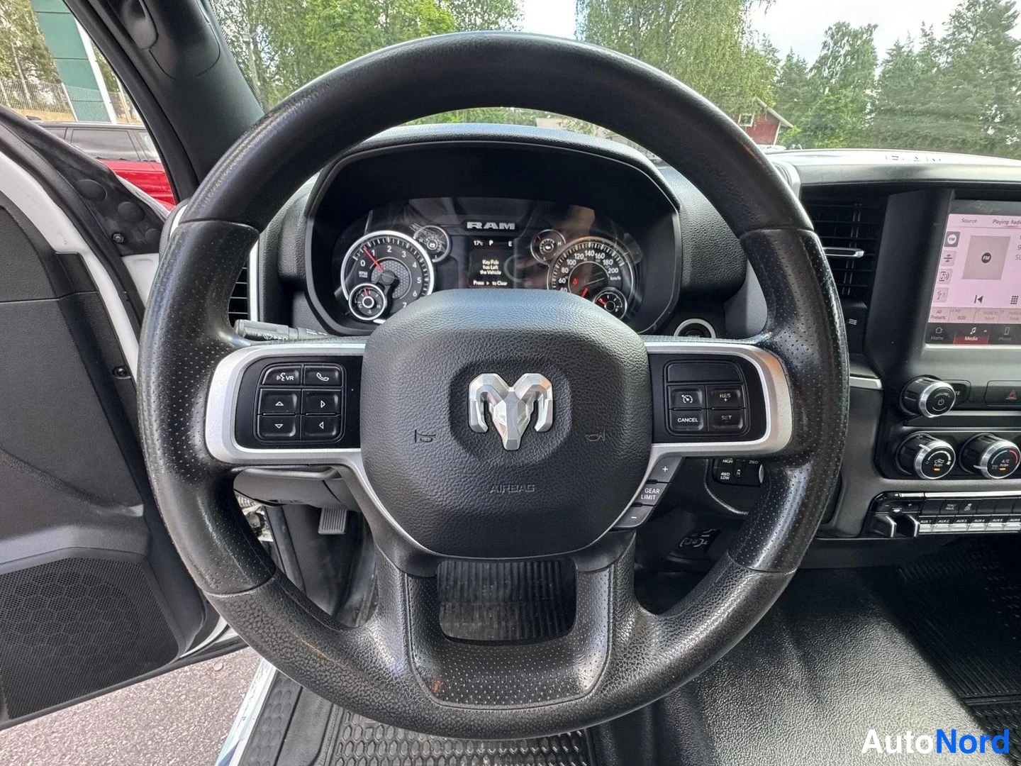 Valkoinen Dodge Ram 3500 2022, yksityiskohta, kuva 18