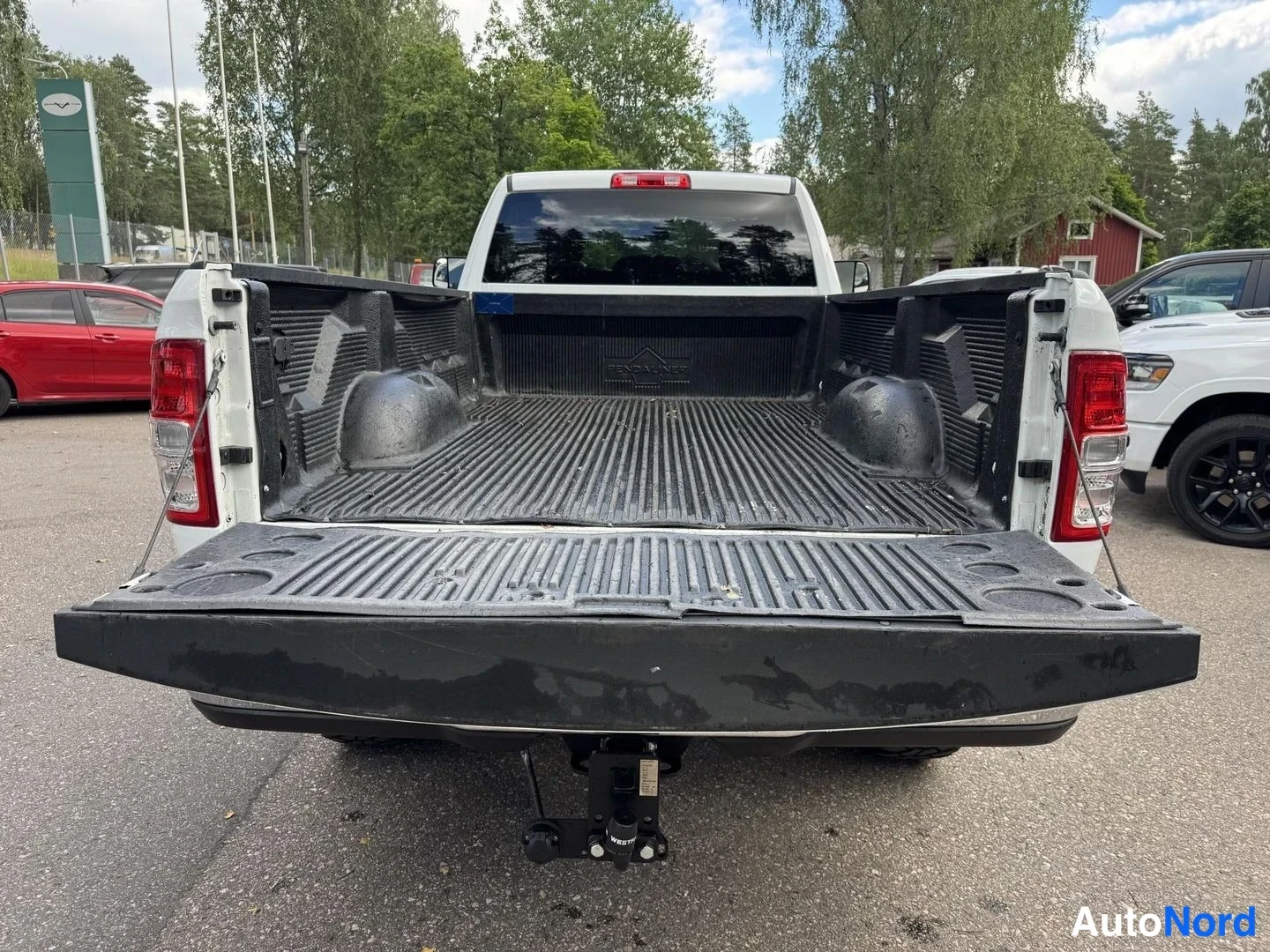 Valkoinen Dodge Ram 3500 2022, takaa, kuva 8