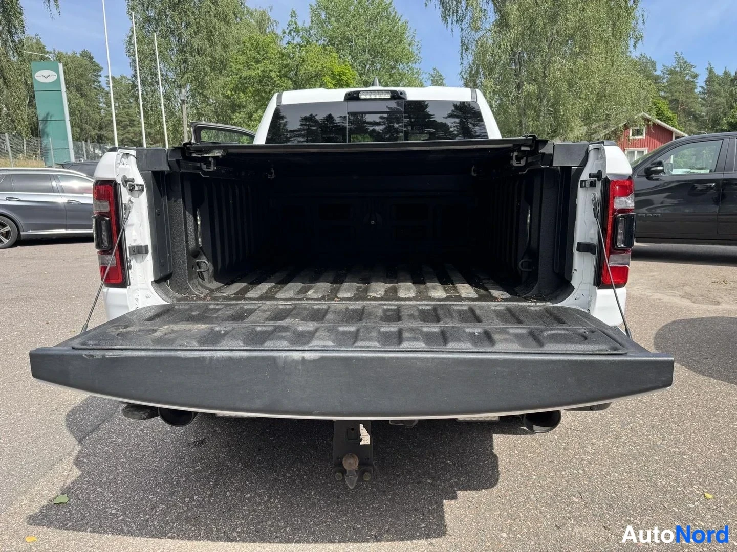 Valkoinen Dodge Ram 1500 2021, takaa, kuva 11