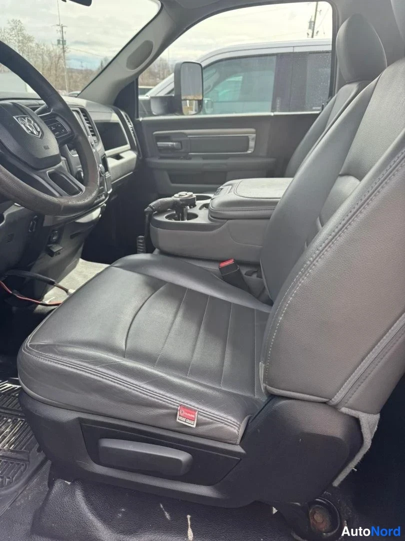 Punainen Dodge Ram 3500 2018, etuistuimet, kuva 10