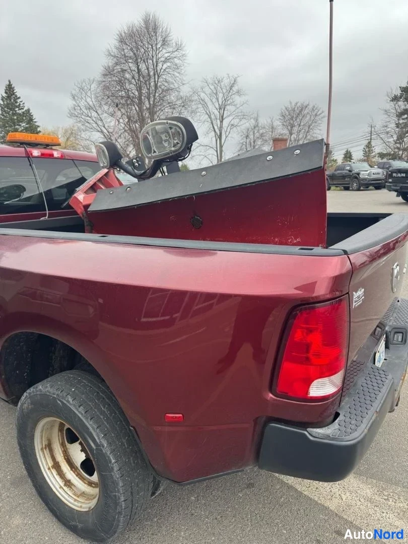 Punainen Dodge Ram 3500 2018, takaviisto, kuva 6