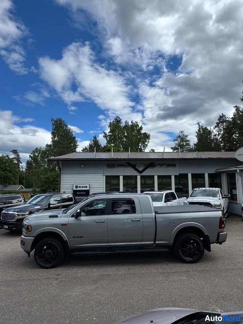 Harmaa Dodge Ram 3500 2022, sivulta, kuva 4
