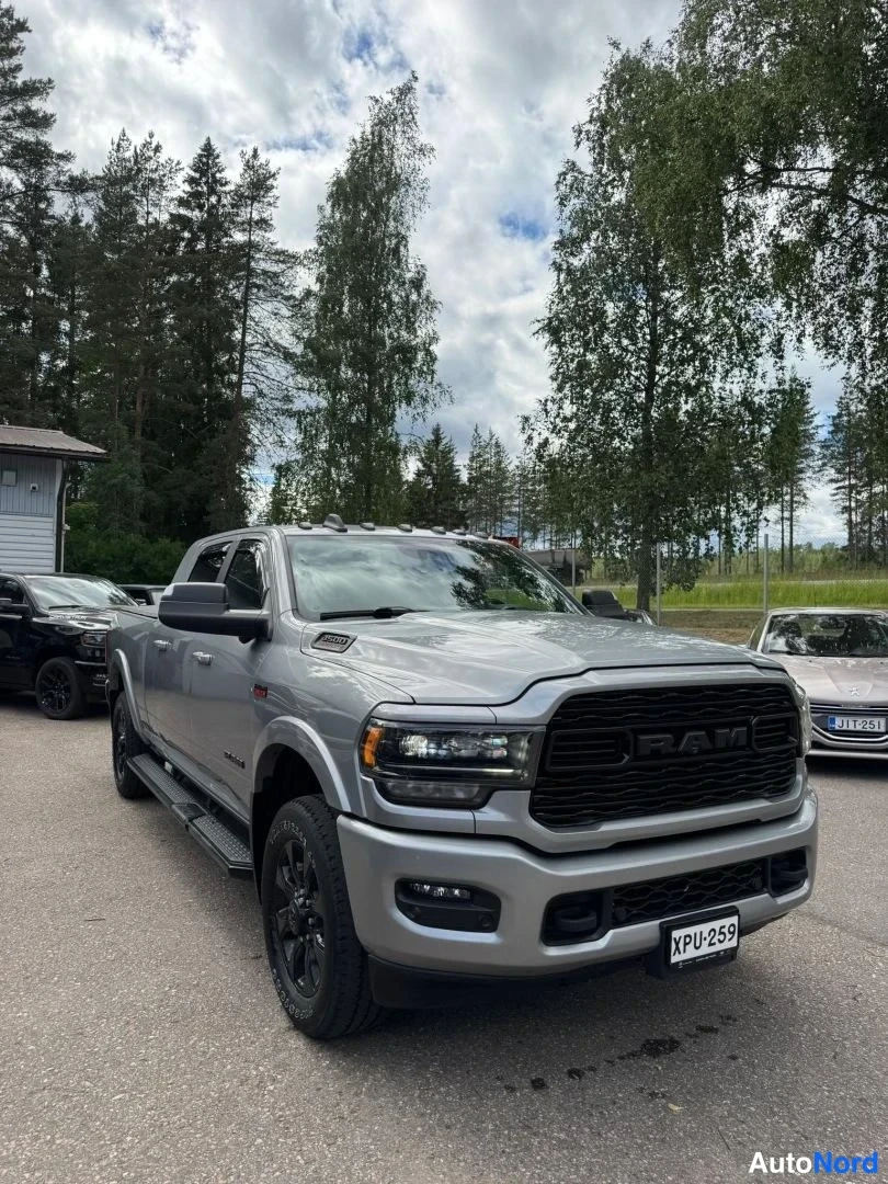 Harmaa Dodge Ram 3500 2022, etuviisto, keula oikealle, kuva 2
