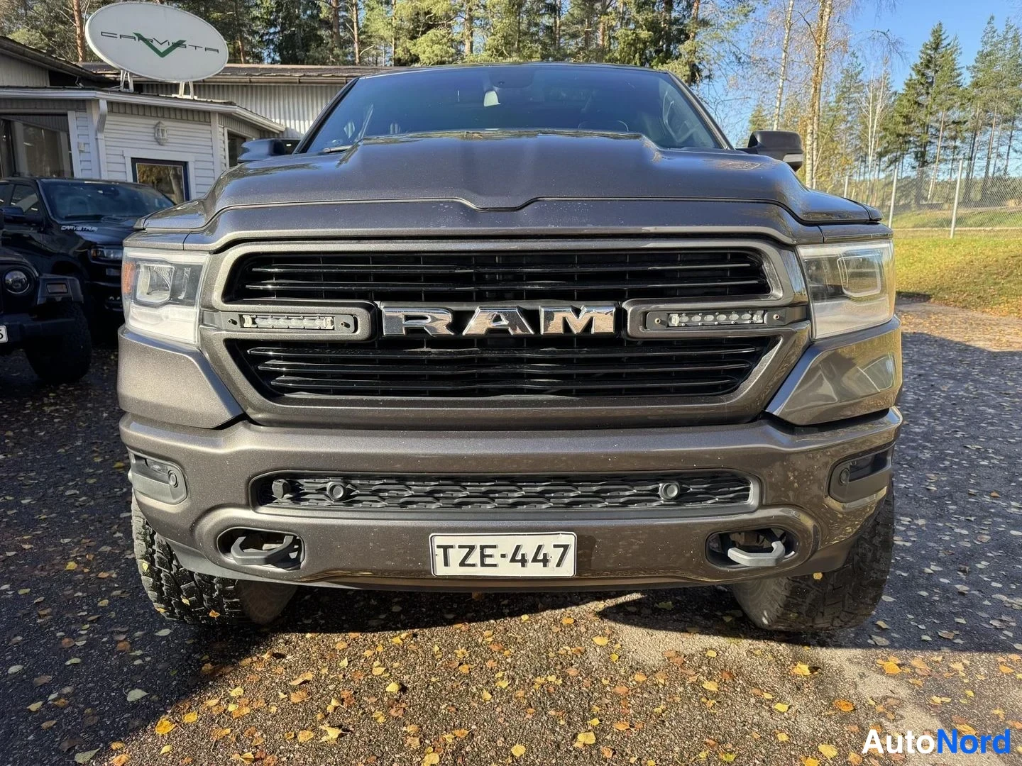 Harmaa Dodge Ram 1500 2019, edestä, kuva 3