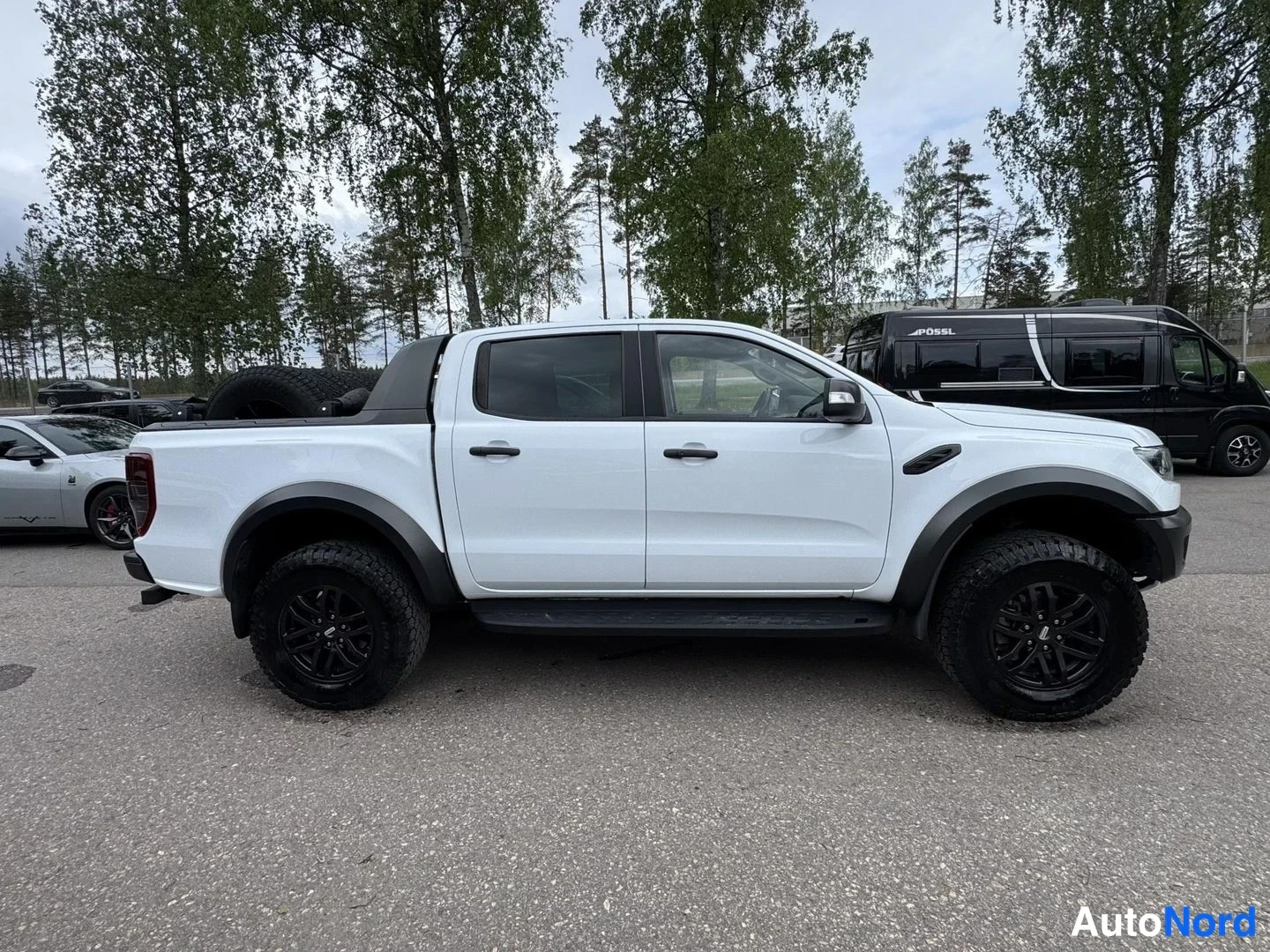 Valkoinen Ford Ranger 2023, sivulta, kuva 5