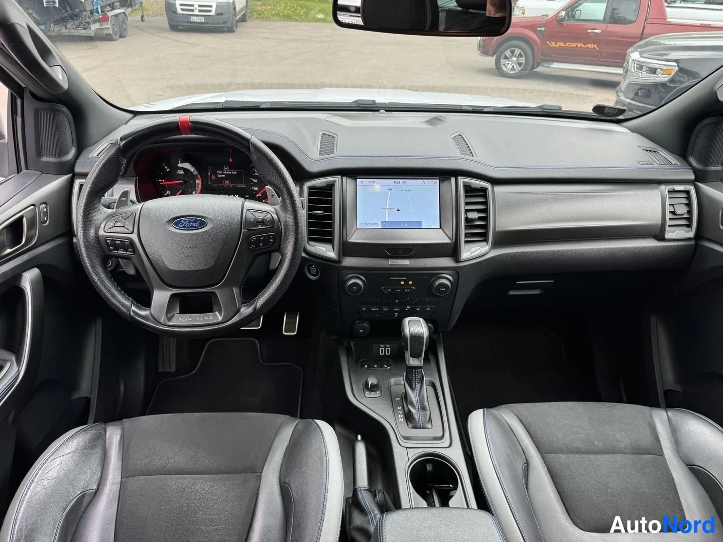Valkoinen Ford Ranger 2023, ohjaamo, kuva 9