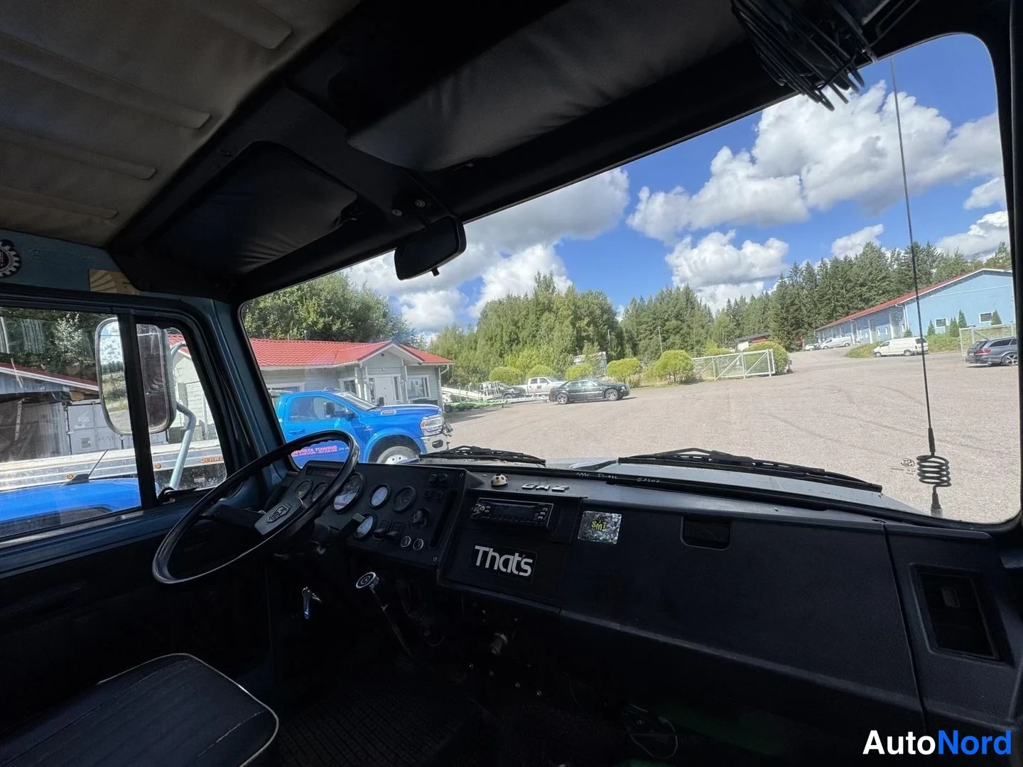 Sininen GAZ 66 1986, ohjaamo, kuva 12
