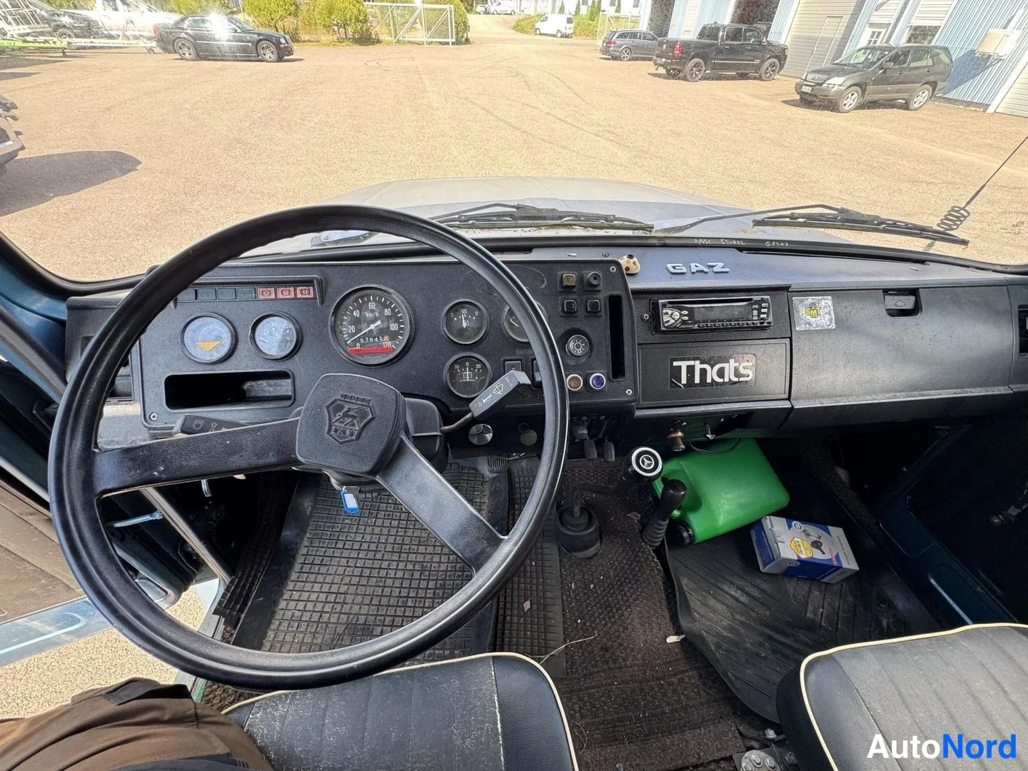 Sininen GAZ 66 1986, ohjaamo, kuva 15