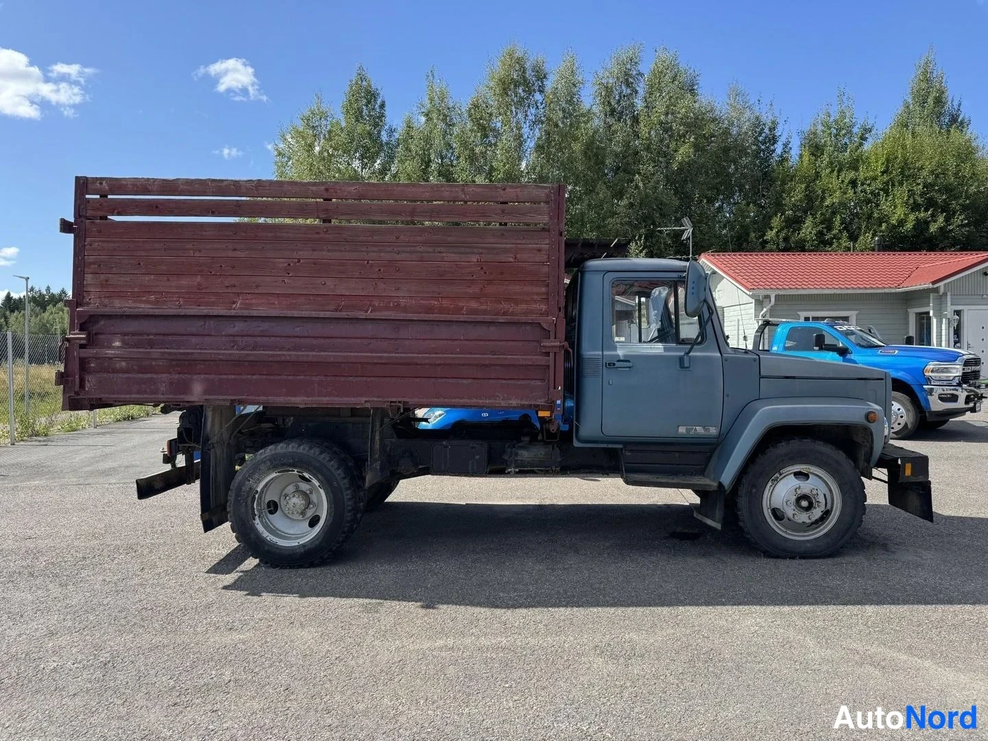 Sininen GAZ 66 1986, sivulta, kuva 5