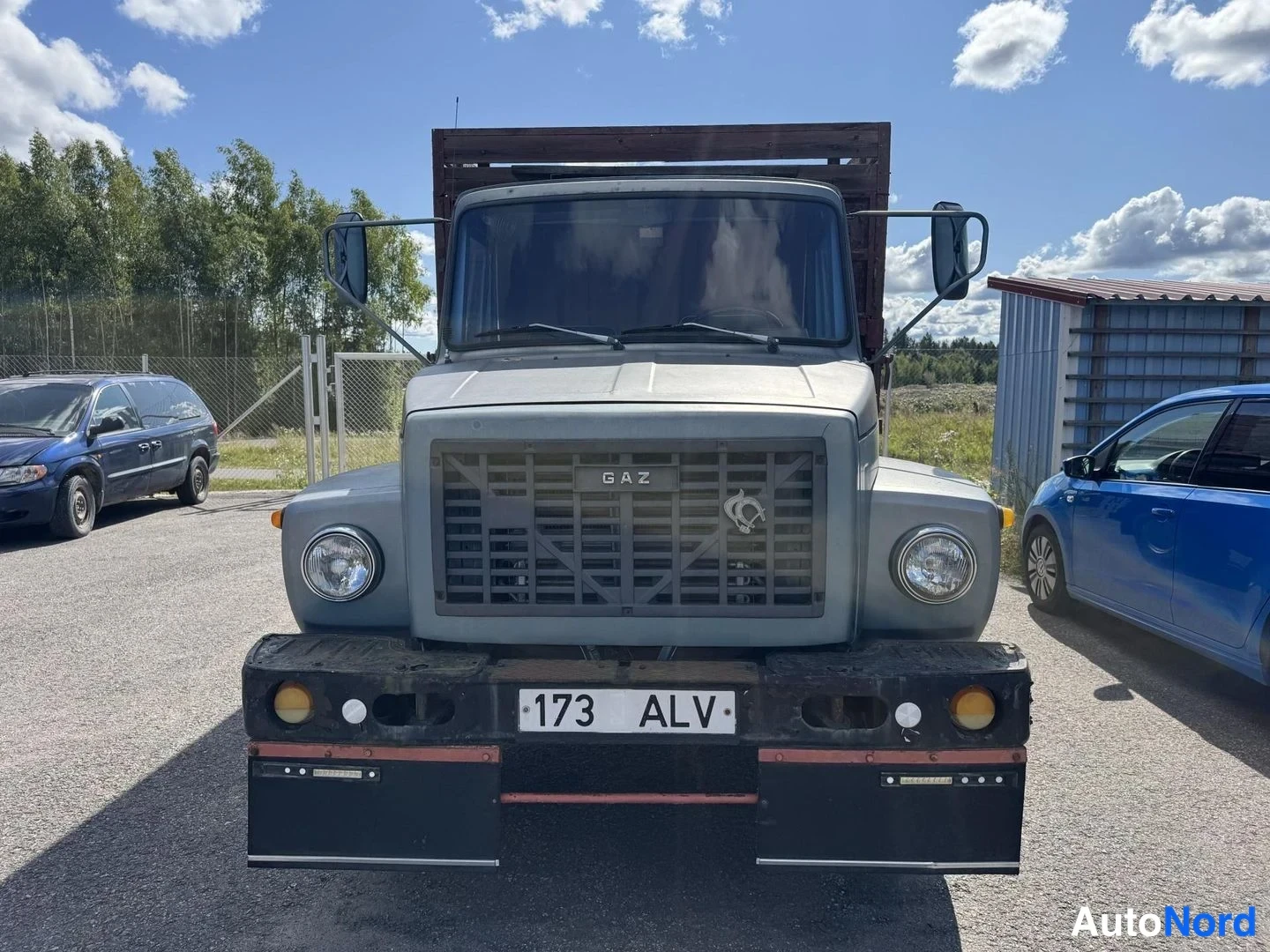 Sininen GAZ 66 1986, edestä, kuva 3