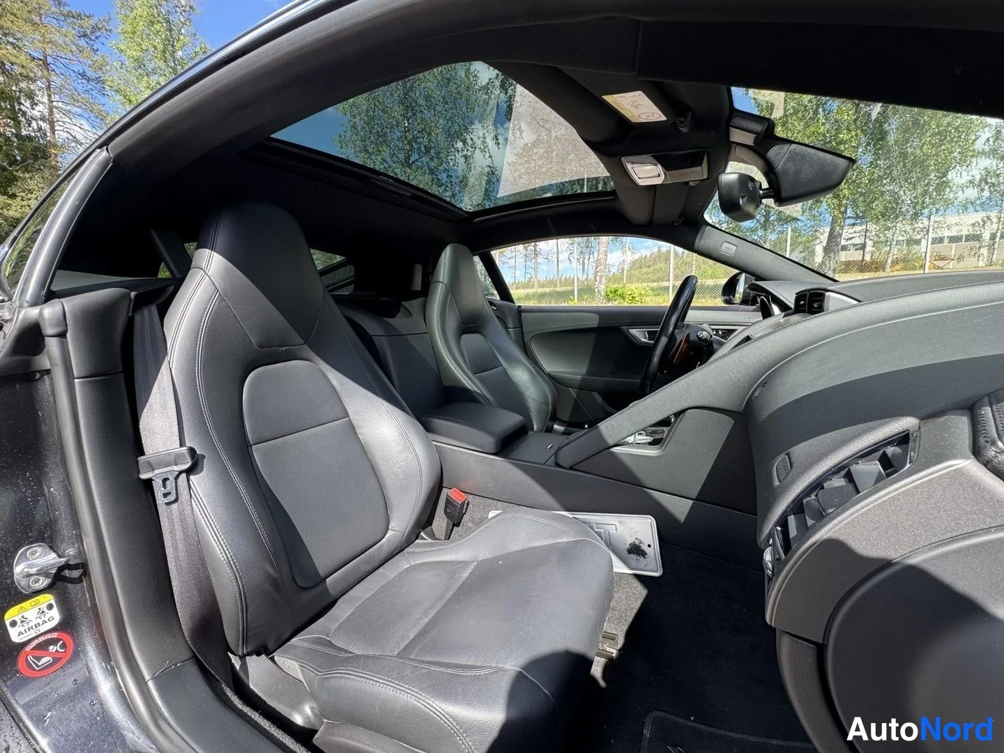Harmaa Jaguar F-type 2015, etuistuimet, kuva 13