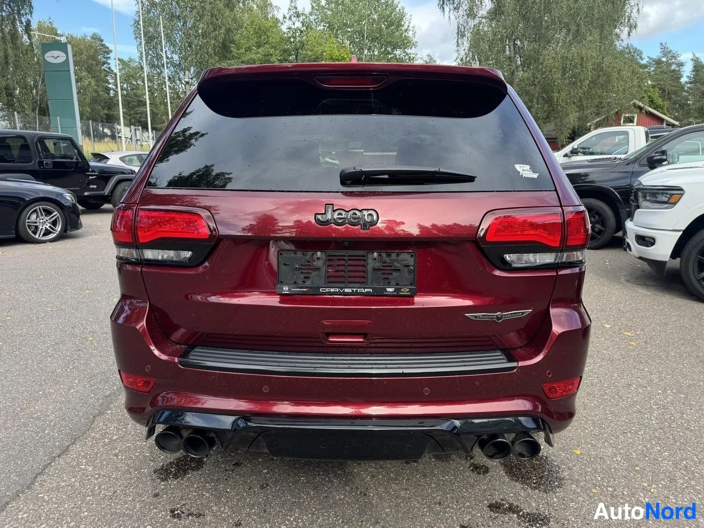 Punainen Jeep Grand Cherokee Trackhawk 2018, takaa, kuva 7