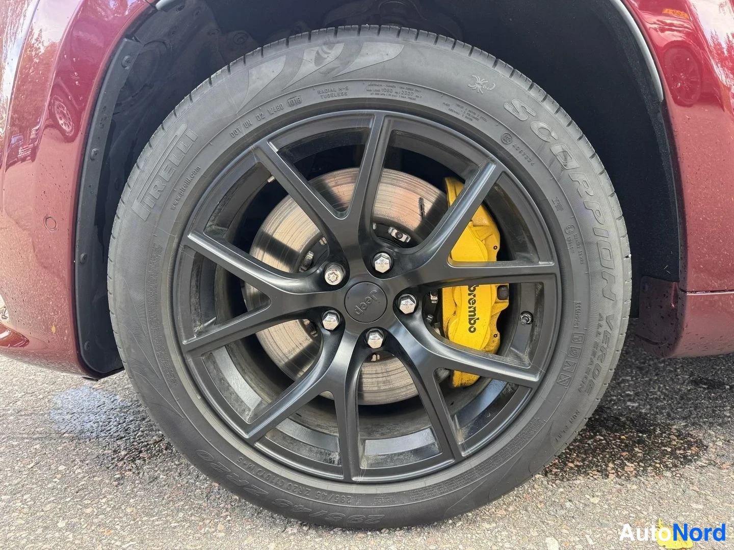 Punainen Jeep Grand Cherokee Trackhawk 2018, yksityiskohta, kuva 17