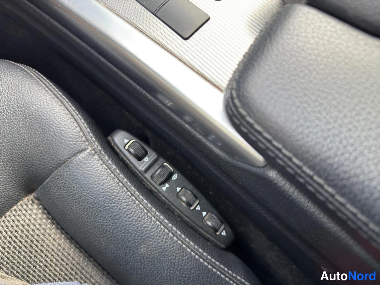 Harmaa Mercedes-Benz E 300 BlueTEC 2014, yksityiskohta, kuva 16