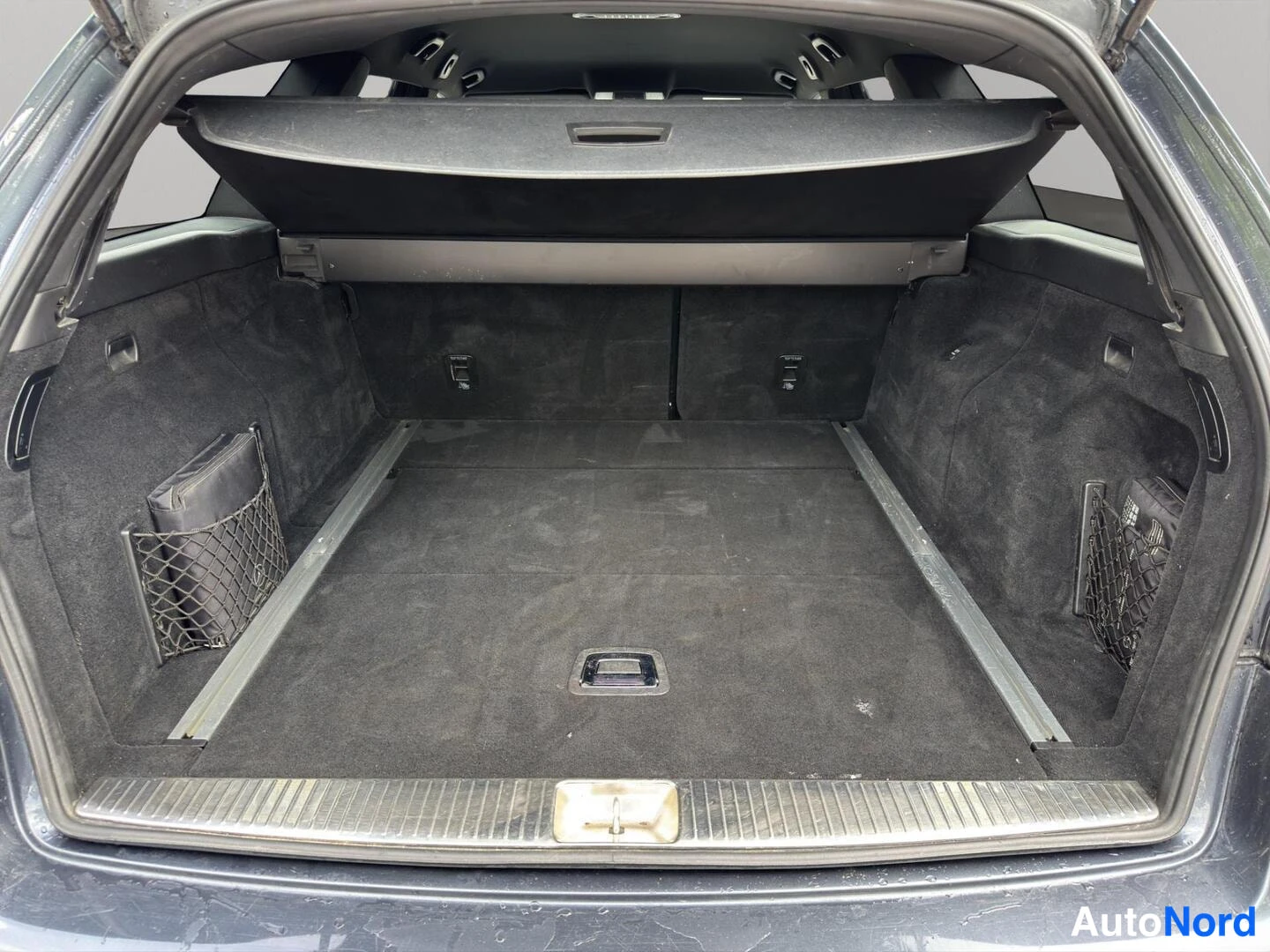 Harmaa Mercedes-Benz E 300 BlueTEC 2014, tavaratila, kuva 13