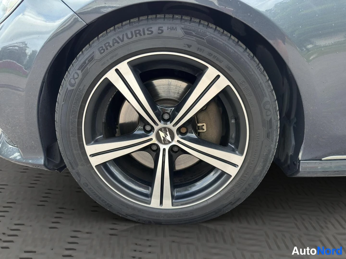 Harmaa Mercedes-Benz E 300 BlueTEC 2014, yksityiskohta, kuva 20