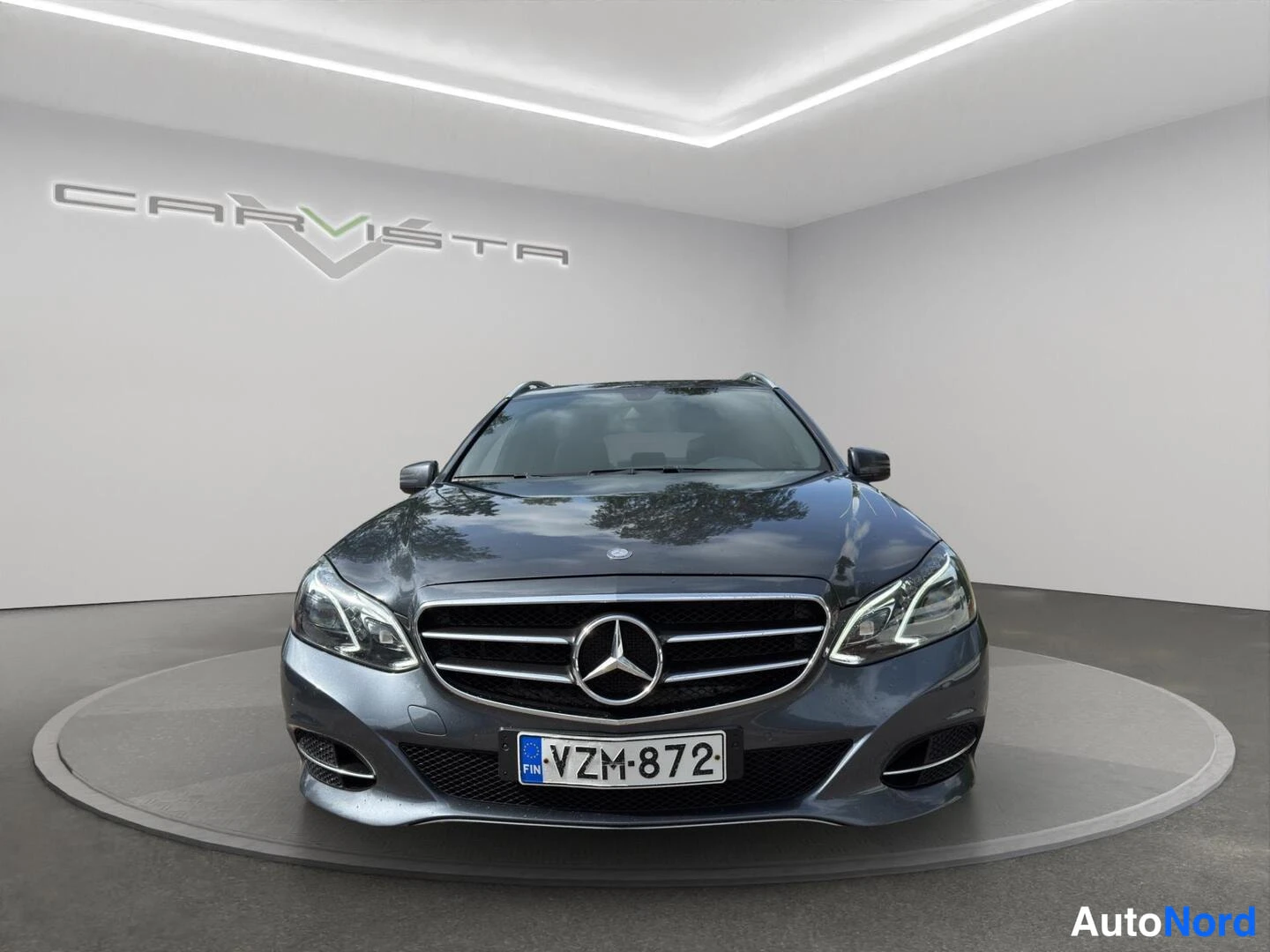 Harmaa Mercedes-Benz E 300 BlueTEC 2014, edestä, kuva 3