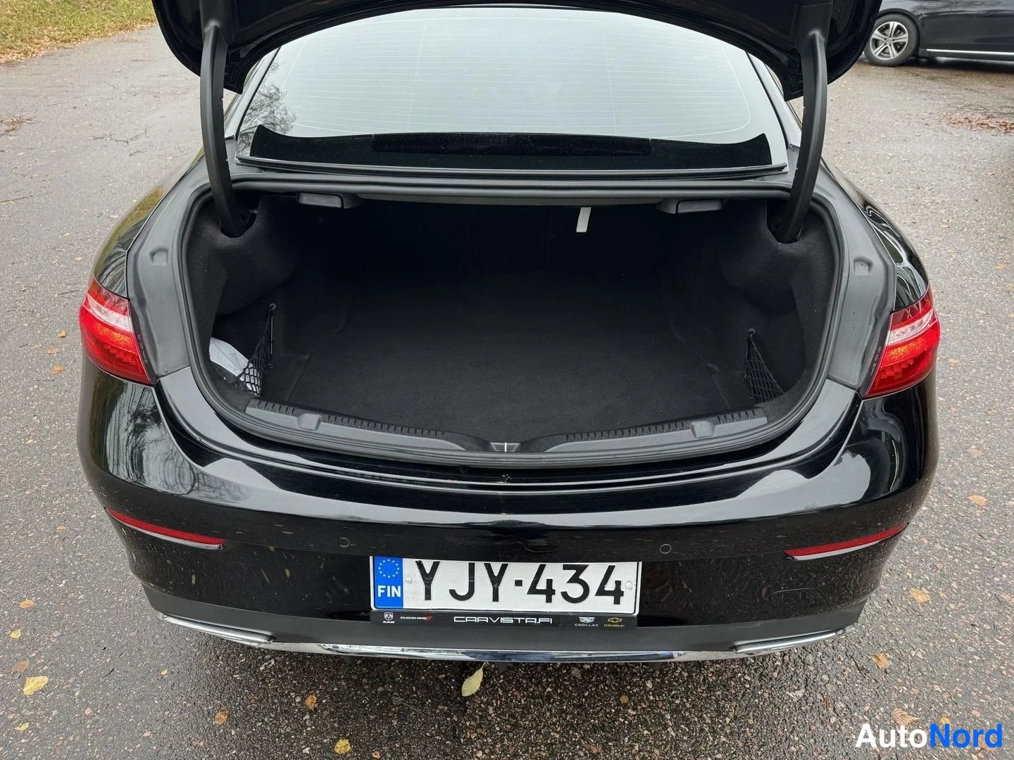 Musta Mercedes-Benz E 220 d 2018, takaa, kuva 8