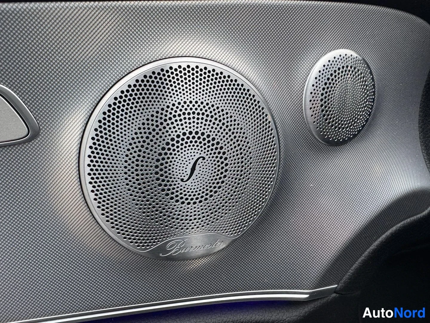 Musta Mercedes-Benz E 220 d 2018, yksityiskohta, kuva 15