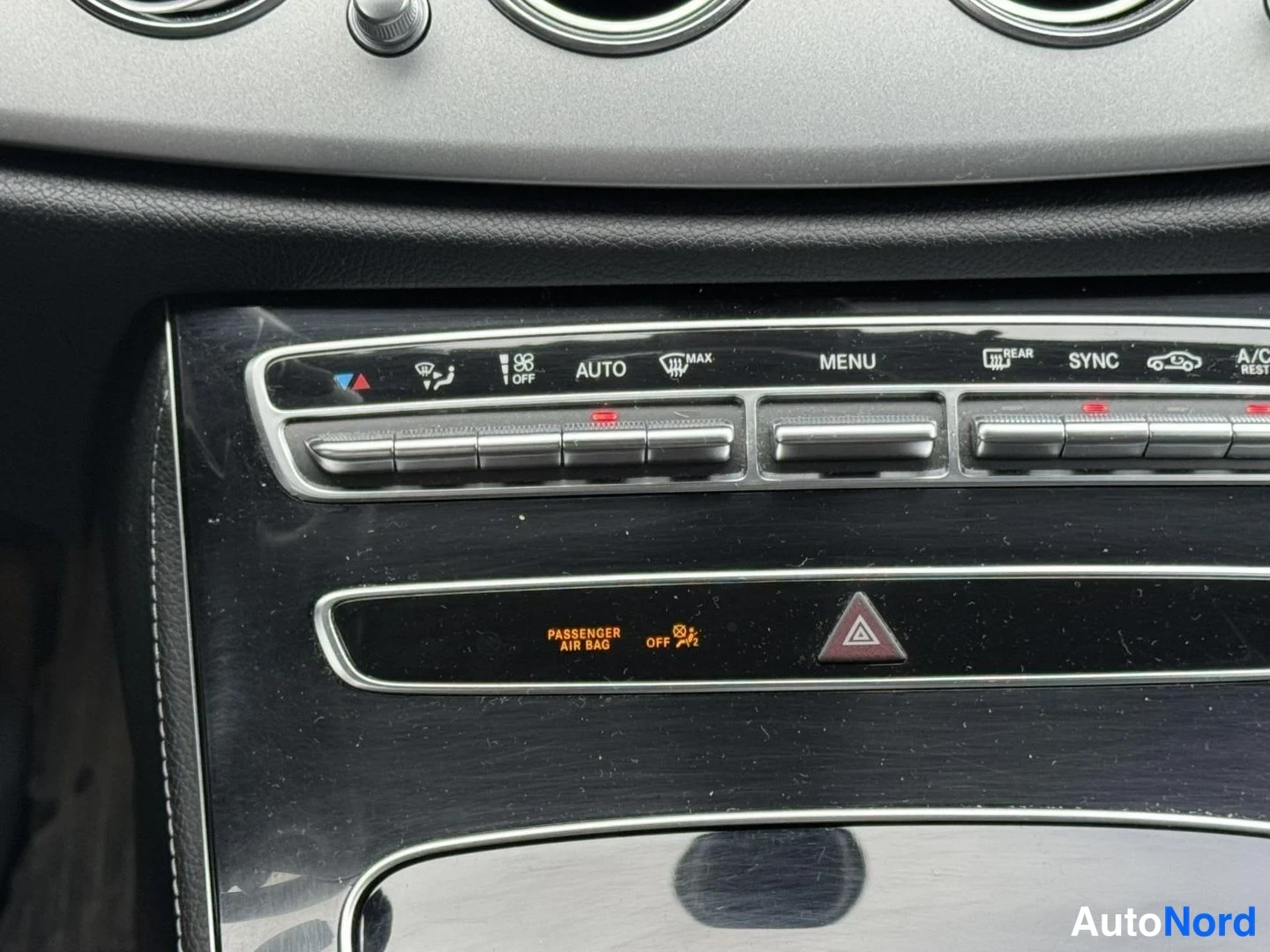 Musta Mercedes-Benz E 200 d 2019, yksityiskohta, kuva 16