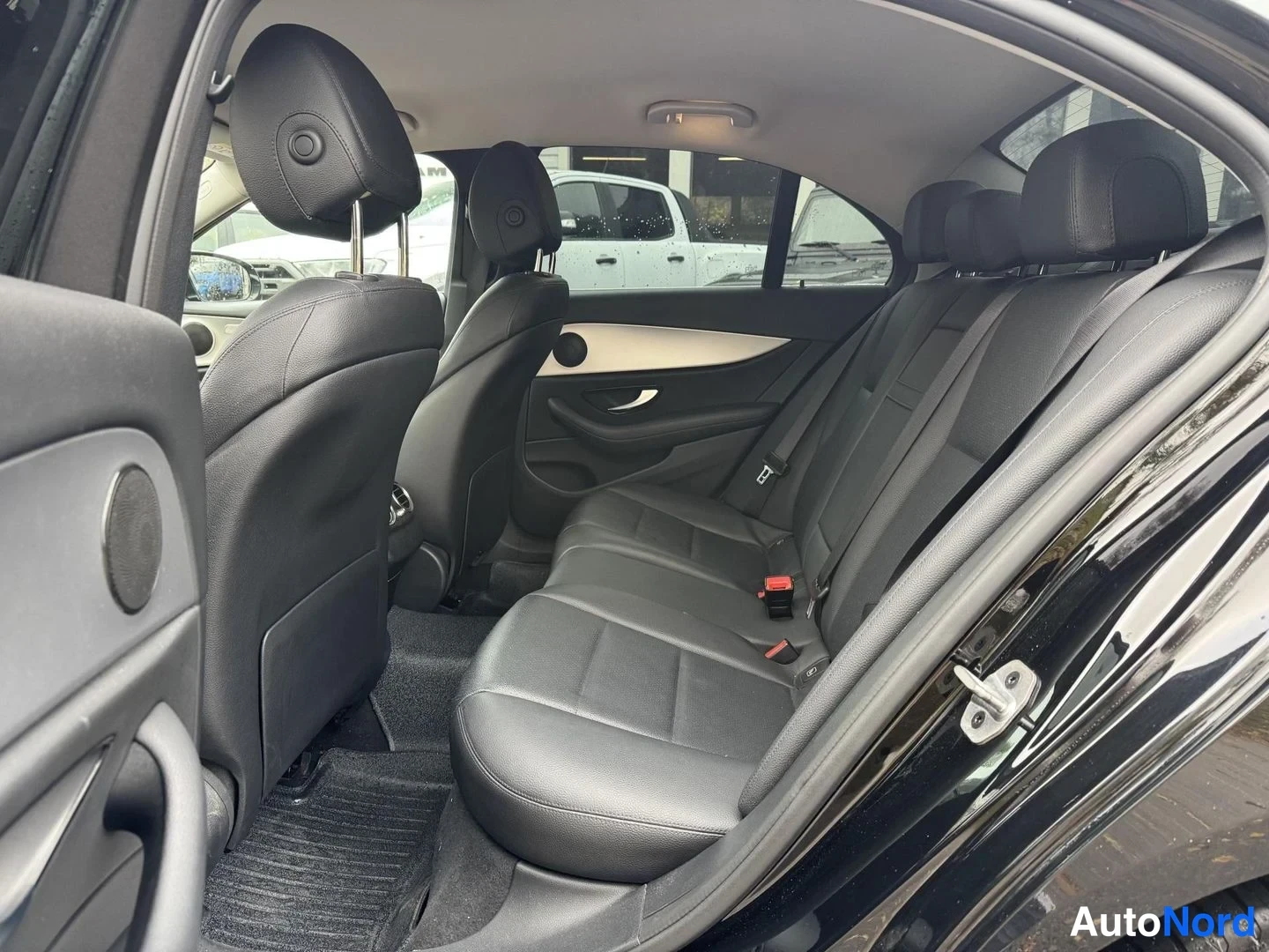 Musta Mercedes-Benz E 200 d 2019, takaistuimet, kuva 12