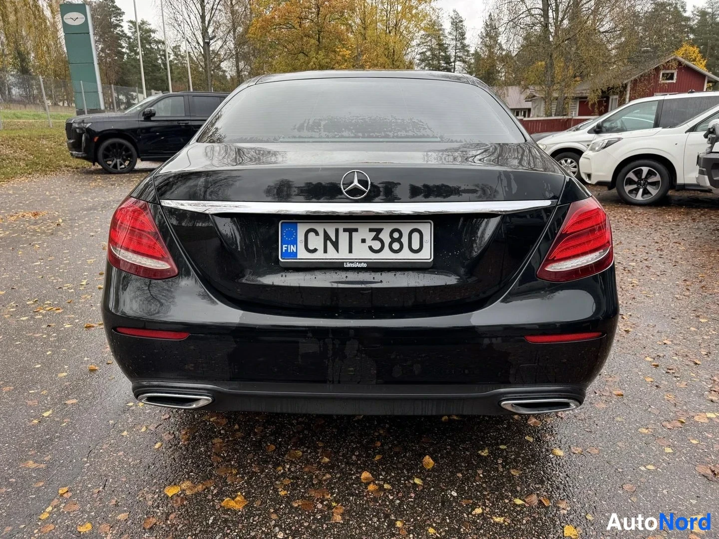 Musta Mercedes-Benz E 200 d 2019, takaa, kuva 7