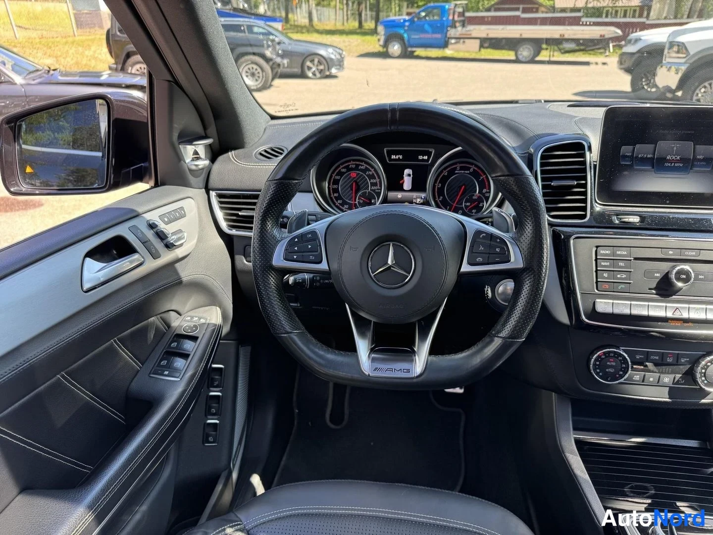 Musta Mercedes-Benz GLS 63 2019, ohjaamo, kuva 10