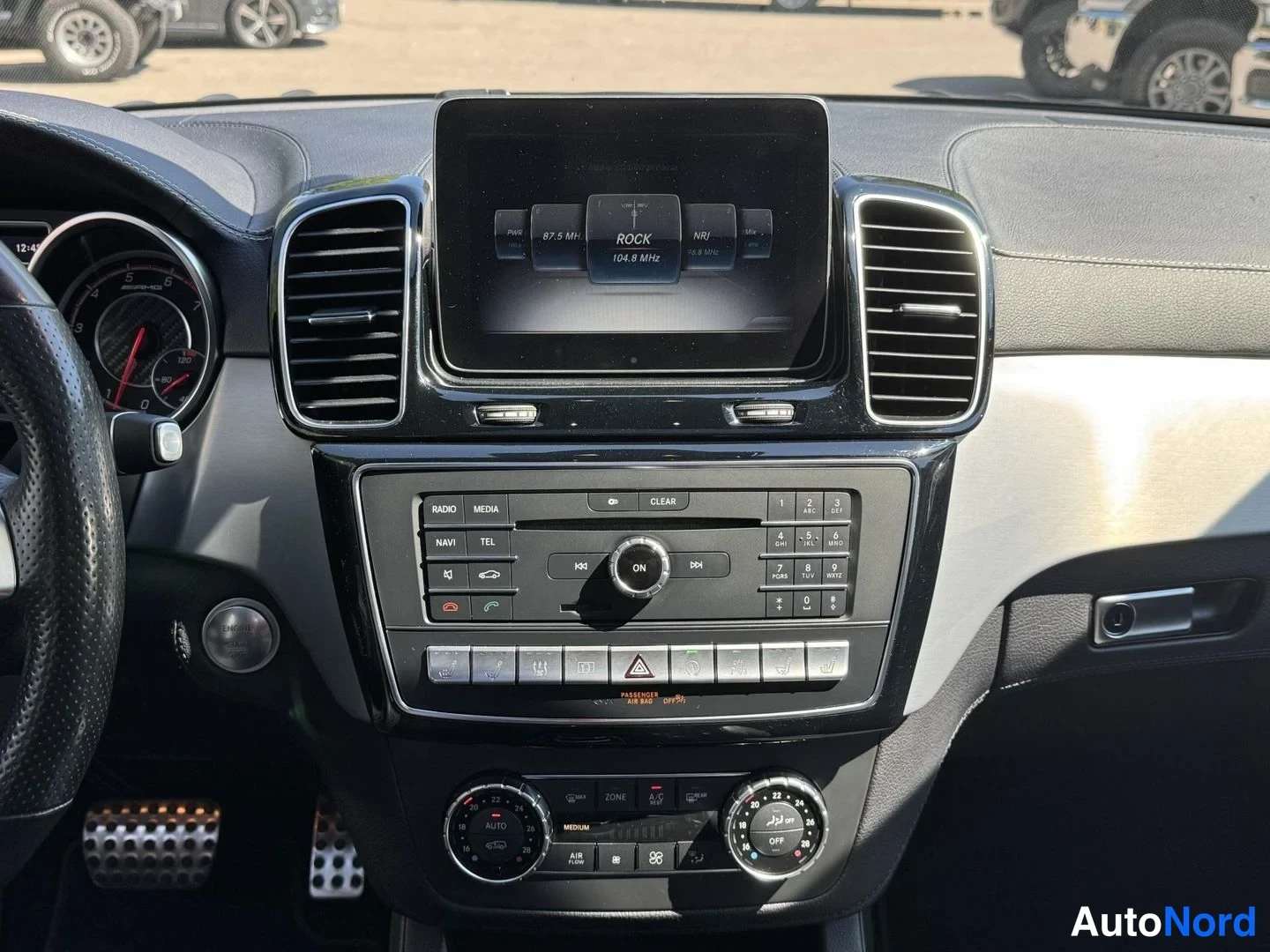 Musta Mercedes-Benz GLS 63 2019, ohjaamo, kuva 11