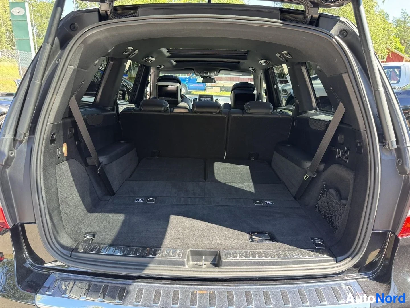 Musta Mercedes-Benz GLS 63 2019, tavaratila, kuva 17