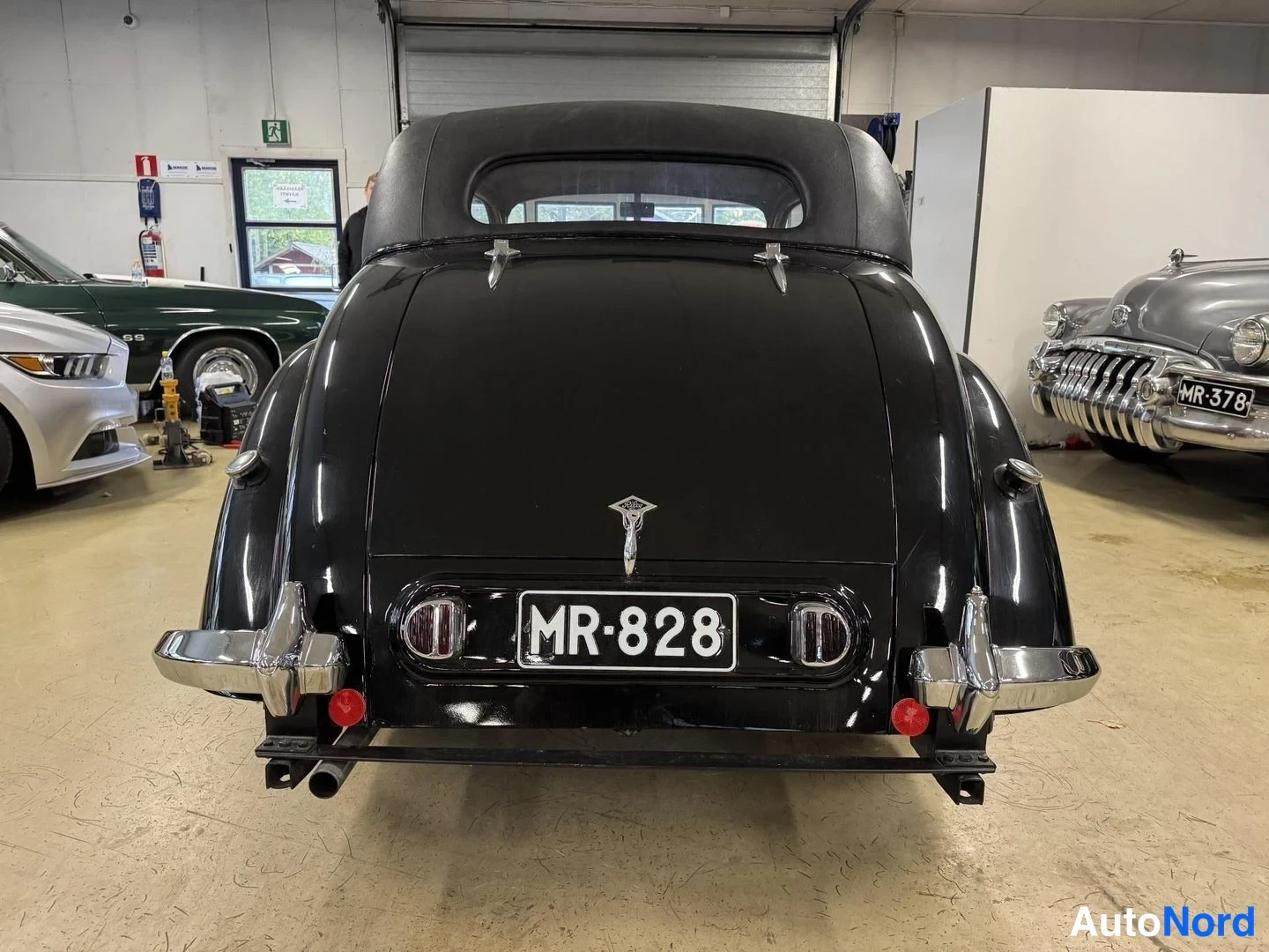 Musta Riley Nine 1951, takaa, kuva 10
