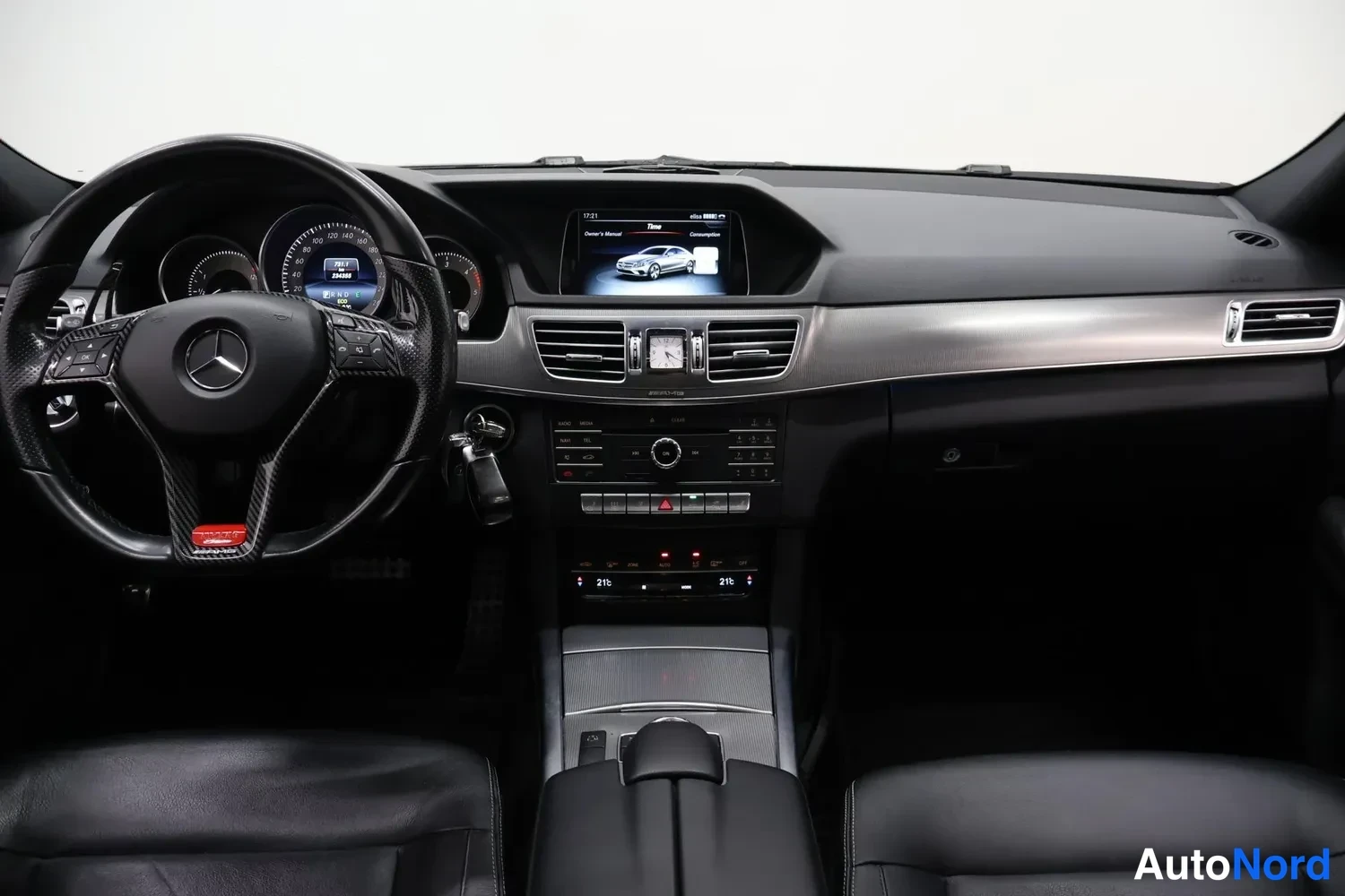 Grey Mercedes-Benz E 220 BlueTEC 4MATIC 2016, cockpit, photo 9