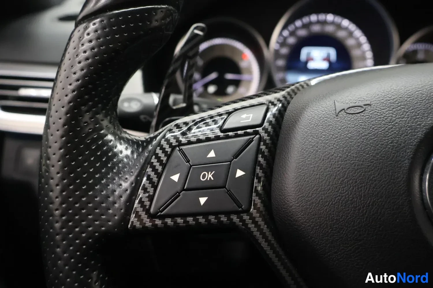 Grey Mercedes-Benz E 220 BlueTEC 4MATIC 2016, detail, photo 14