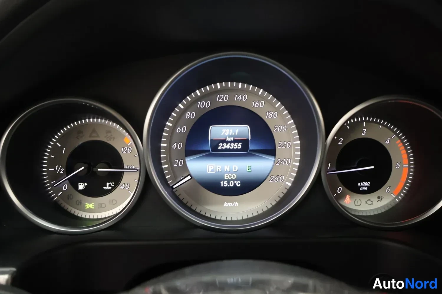 Grey Mercedes-Benz E 220 BlueTEC 4MATIC 2016, detail, photo 15