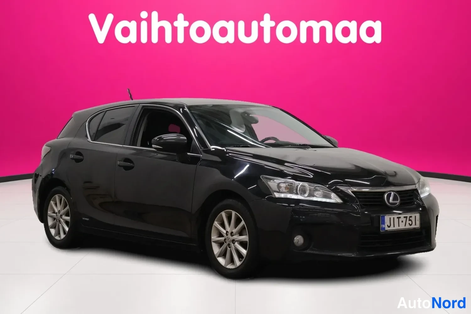 Musta Lexus CT 2013, etuviisto, keula oikealle, kuva 2