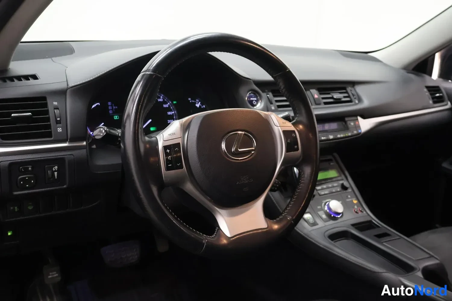 Musta Lexus CT 2013, ohjaamo, kuva 7