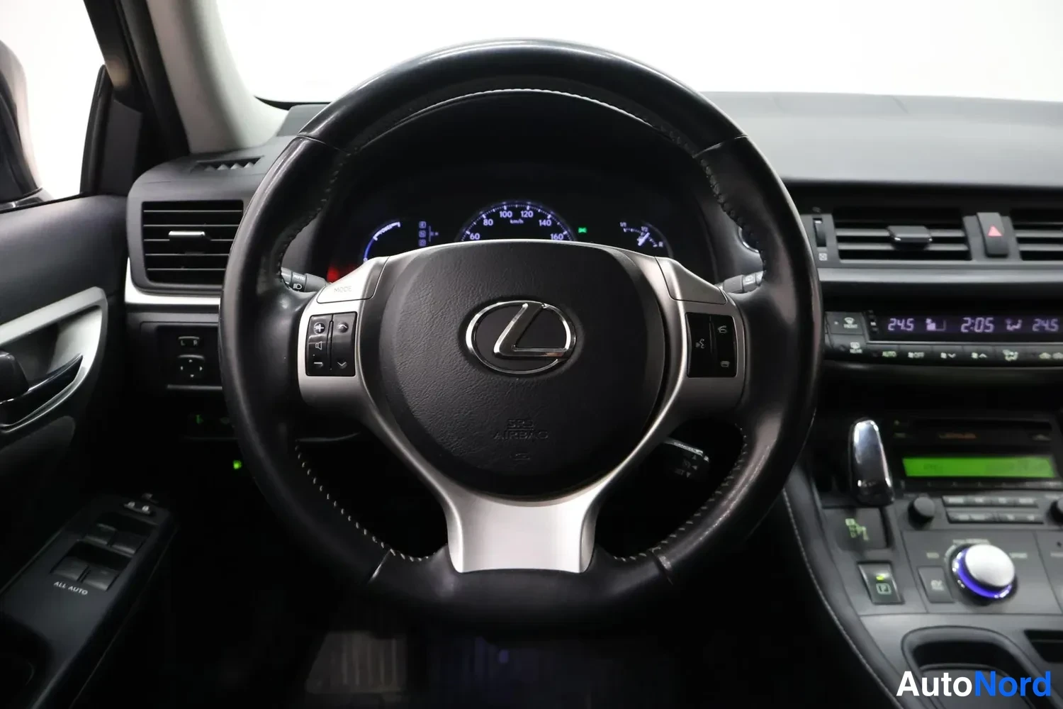Musta Lexus CT 2013, ohjaamo, kuva 8