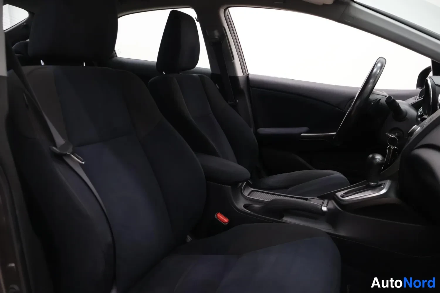Ruskea Honda Civic 2013, etuistuimet, kuva 9