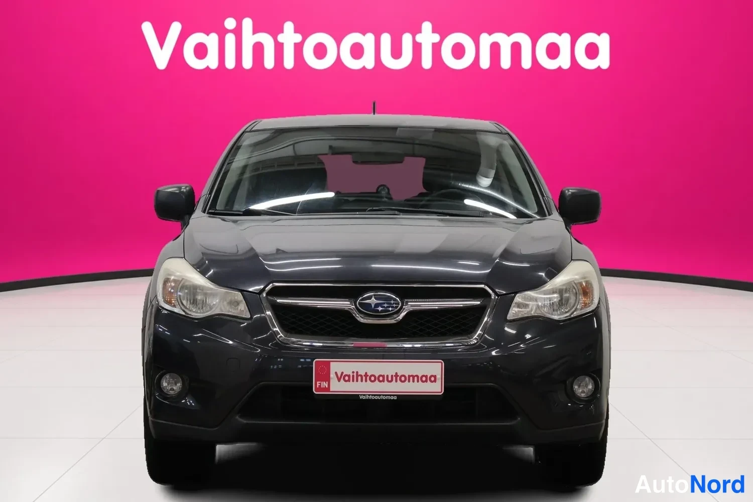 Harmaa Subaru XV 2012, edestä, kuva 3