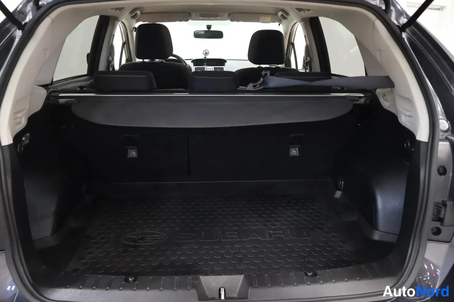 Harmaa Subaru XV 2012, tavaratila, kuva 12