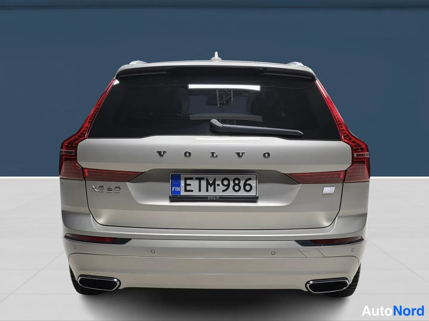 Brun Volvo XC60 2021, bakifrån, bild 8