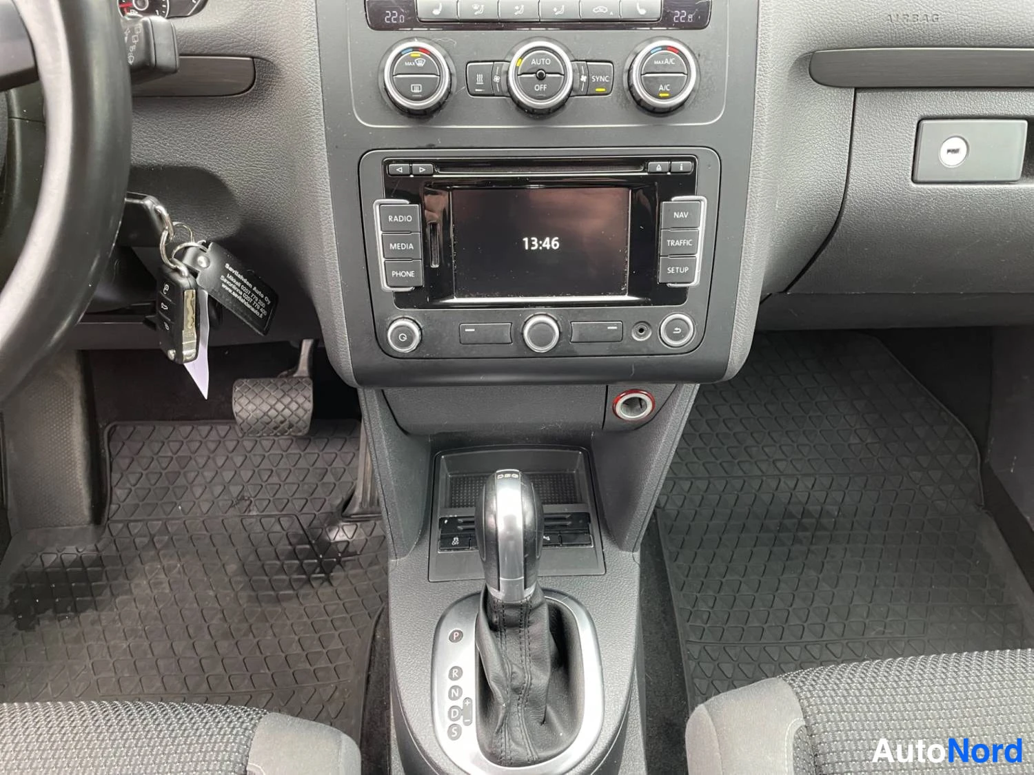 Harmaa Volkswagen Touran 2014, yksityiskohta, kuva 13