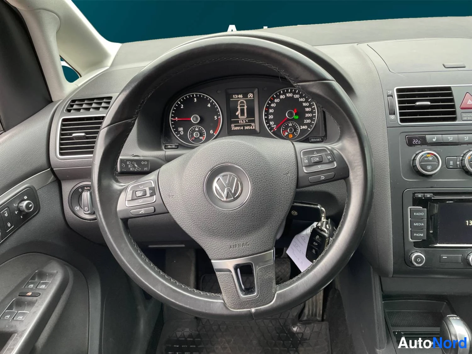 Harmaa Volkswagen Touran 2014, yksityiskohta, kuva 14